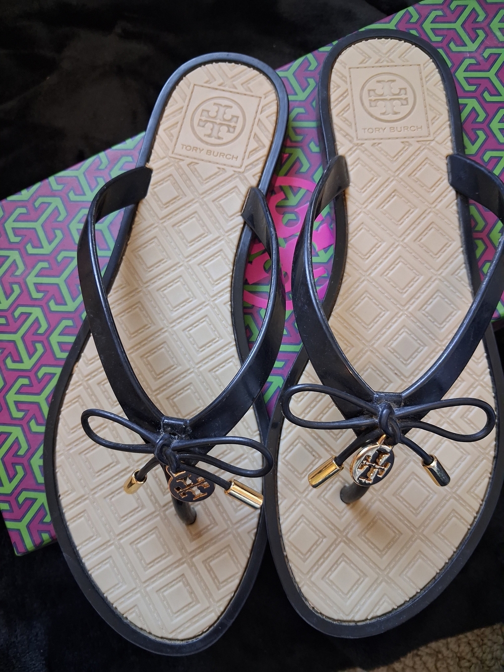 Tory Burch Jelly Bow Thong Sandals in Black/Classic Khaki